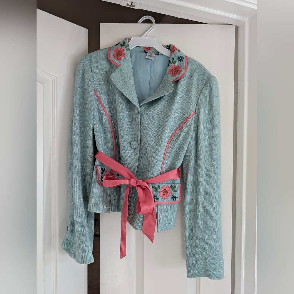 Mac & Jac Pastel Embroidered Blazer with Pink Floral Details, M